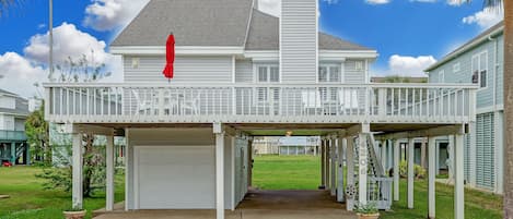 Coastal Breeze - wrap-around deck for optimal views