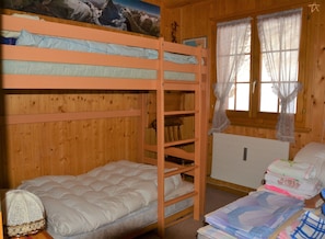 Bedroom with 3 beds