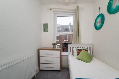 Comfortable 3 Bed Flat Close to Train Station + free Netflix