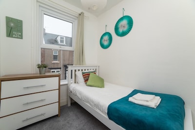 Comfortable 3 Bed Flat Close to Train Station + free Netflix