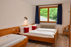 5. Ferienwohnung für max. 5 Personen-Schlafzimmer mit Doppelbett und Einzelbett (Beispielbild)