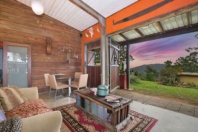 The Shed Conversion with Hot tub with amazing views@ Gold Coast Tree Houses