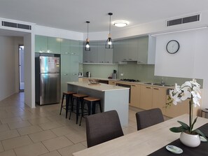 Fully self contained modern kitchen with gas cooktop and dishwasher.