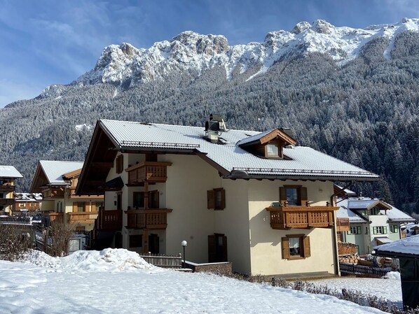 Schnee, Berg, Eigentum, Himmel, Fenster, Gebäude, Haus, Steigung, Einfrieren, Landschaft