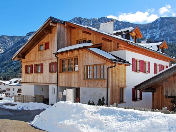 Sky, Mountain, Building, Snow, Property, Window, House, Slope, Freezing, Wood