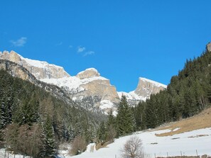 Himmel, Berg, Daytime, Schnee, Wolke, Baum, Pflanze, Lärche, Steigung, Natürliche Landschaft