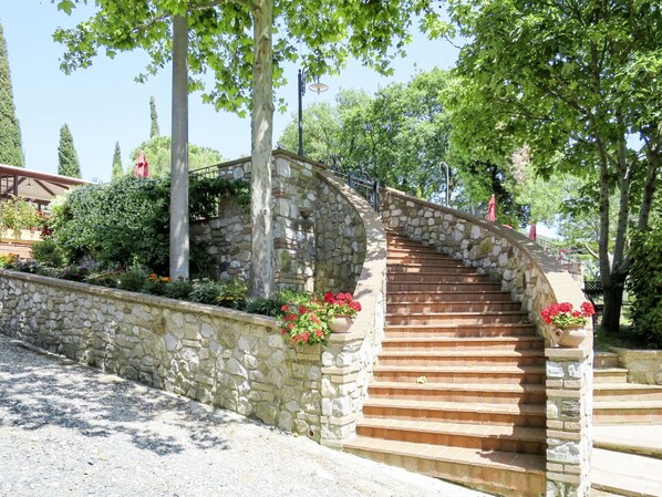 Stairs, Wall, Property, Tree, Architecture, Building, Stone Wall, House, Walkway, Real Estate