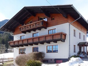 Cielo, Planta, Edificio, Propiedad, Ventana, Arquitectura, Árbol, Barrio, Madera