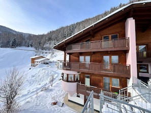 Ciel, Bâtiment, Fenêtre, Neige, Arbre, Montagne, Pente, Maison, Bois, Paysage