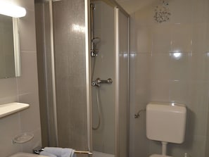Eigentum, Armatur, Badezimmer, Schwarz, Lila, Wand, Linie, Fussboden, Tür