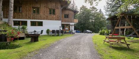 Plant, Property, Building, Sky, Tree, Land Lot, Window, Vegetation, Grass, House