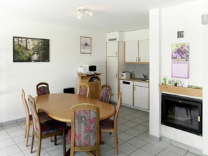 Zimmer, Eigentum, Möbel, Gebäude, Interior Design, Esszimmer, Haus, Fussboden, Grundeigentum, Tabelle