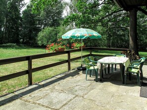 Pflanze, Möbel, Tabelle, Baum, Regenschirm, Schatten, Gartenmöbel, Außenbank, Tisch Im Freien, Stuhl