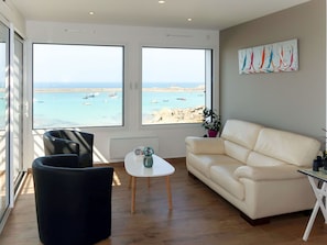 Salon, Pièce, Meubles, Propriété, Design Intérieur, Sol, Bâtiment, Table Basse, Maison, Table