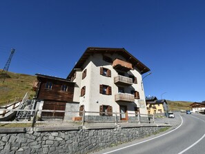Ciel, Bâtiment, Fenêtre, Maison, Pente, Bois, Façade, Paysage, Toit, Asphalte