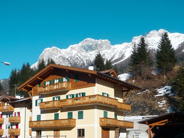 Berg, Bergforms, Bergdorf, Gebirge, Bergstation, Schnee, Alpen, Eigentum, Winter, \"Stadt
