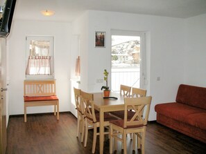 Pièce, Propriété, Meubles, Sol, Design Intérieur, Bâtiment, Maison, Salon, Table, Parquet