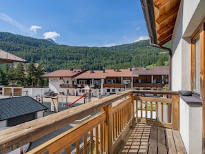 Ciel, Bâtiment, Nuage, Bois, Arbre, Fenêtre, Maison, Architecture, Porche, Zone Résidentielle