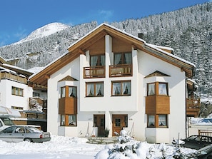 Ciel, Bâtiment, Neige, Propriété, Fenêtre, Montagne, Blanc, Roue, Maison, Pente