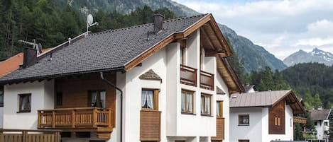 Cloud, Sky, Plant, Mountain, Building, Window, Property, Tree, House