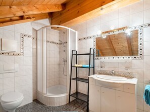 Eigentum, Armatur, Badezimmerschrank, Badezimmer, Sinken, Zapfhahn, Dusche, Interior Design, Holz