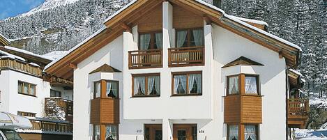 Sky, Building, Snow, Property, Window, Mountain, White, Wheel, House, Slope