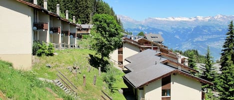 Mountainous Landforms, Mountain, Property, House, Mountain Range, Alps, Hill Station, Real Estate, Mountain Village, Architecture