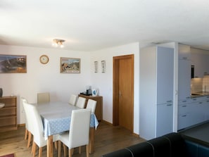 Room, Property, Furniture, Building, Floor, House, Interior Design, Wood Flooring, Wall, Hardwood