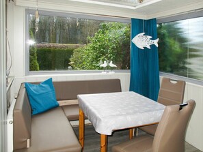 Pièce, Propriété, Meubles, Design Intérieur, Table, Rideau, Maison, Immobilier, Bâtiment, Traitement De Fenetre