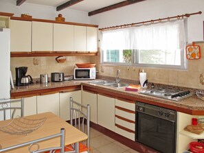 Property, Room, Kitchen, Furniture, Countertop, Building, Cabinetry, Interior Design, Kitchen Stove, House