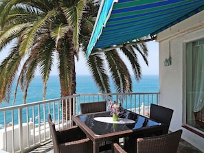 Property, Building, Real Estate, House, Resort, Vacation, Room, Furniture, Turquoise, Azure
