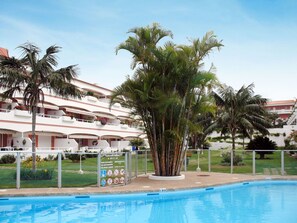 L'Eau, Plante, Ciel, Bâtiment, Arbre, Nuage, Arecales, Piscine, Loisir, Eco Hôtel