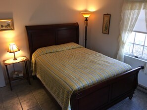 1st floor queen bed
