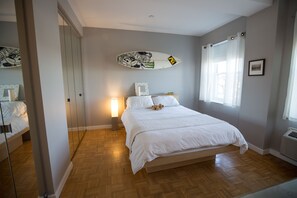 Bedroom w/ large closets
