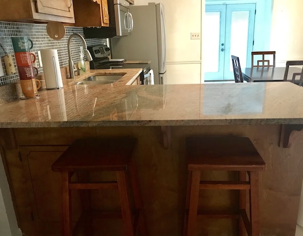 Bar stool kitchen countertop