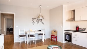An inviting dining area that will comfortably fit all guests.
#comfort #portugal #pt #lisbon