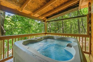Deck | Outdoor | Hot Tub