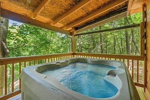 Deck | Outdoor | Hot Tub