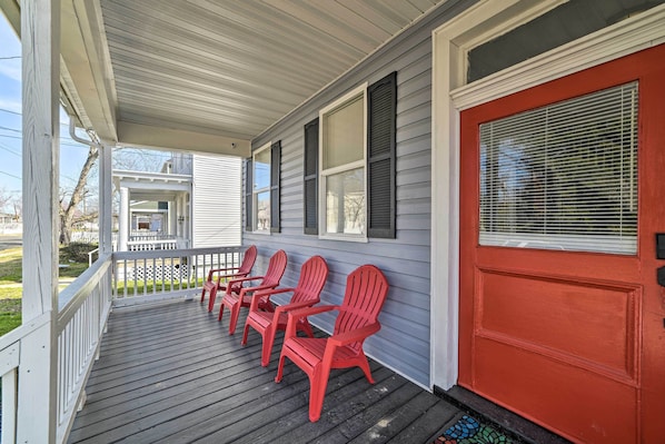 Richmond Vacation Rental | 5BR | 3BA | 2,300 Sq Ft | Stairs Required