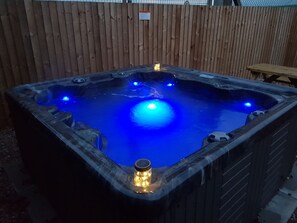 Private spa tub