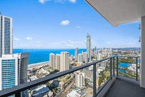 Ocean and city views from the balcony 🌅