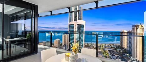 Balcony features glittering ocean views 🏝