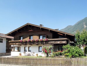 Ciel, Plante, Fleur, Fenêtre, Bâtiment, Montagne, Clôture, Maison, Bois, Arbre