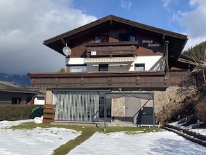 Nuage, Ciel, Plante, Bâtiment, Fenêtre, Neige, Maison, Pente, Arbre, Chalet