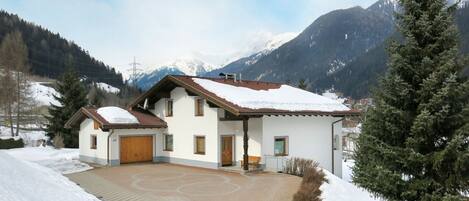 Sky, Cloud, Building, Mountain, Property, Snow, Window, Plant, Tree, House