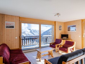 Property, Couch, Furniture, Table, Comfort, Wood, Lamp, Living Room, Interior Design, Studio Couch