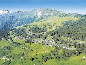 Himmel, Berg, Pflanze, Natürliche Landschaft, Steigung, Terrain, Gras, Bergforms, Einfach, Landschaft