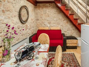 Eigentum, Möbel, Couch, Gebäude, Pflanze, Textil, Interior Design, Blume, Holz, Wohnzimmer