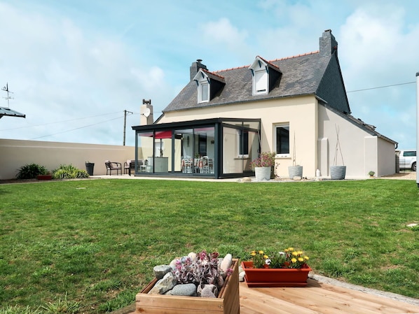 Nuage, Ciel, Plante, BĂątiment, PropriĂ©tĂ©, FenĂȘtre, Maison, Chalet, Lot Terre, Fleur