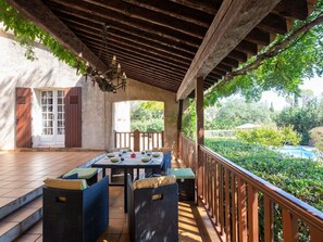 Eigentum, Pflanze, Tabelle, Holz, Veranda, Schatten, Interior Design, Gebäude, Baum, Freizeit